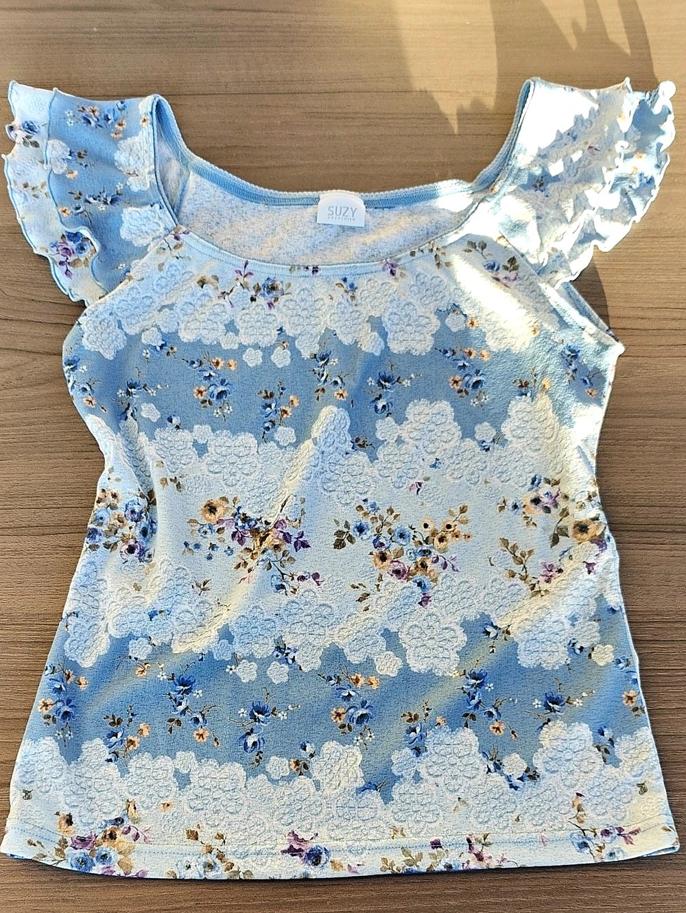 Y2K Suzy Floral Ruffle Sleeve Top in Blue & White